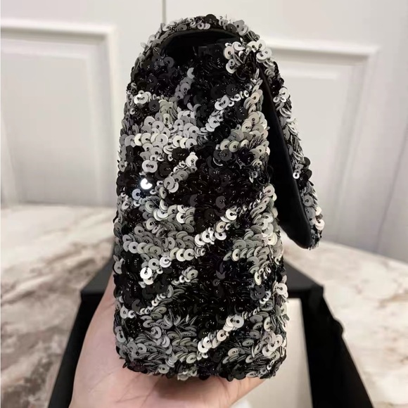 CHANEL BLACK & SILVER SEQUIN HOUNDSTOOTH HALF FLAP MEDIUM - Picture 8 of 10